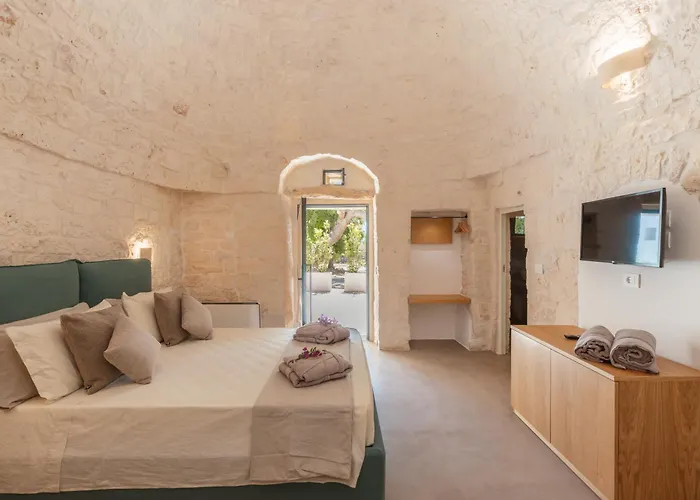 Trulli Zaccano con Piscina Privata